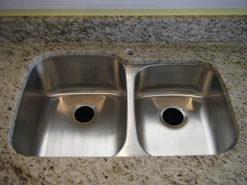 undermount sink.